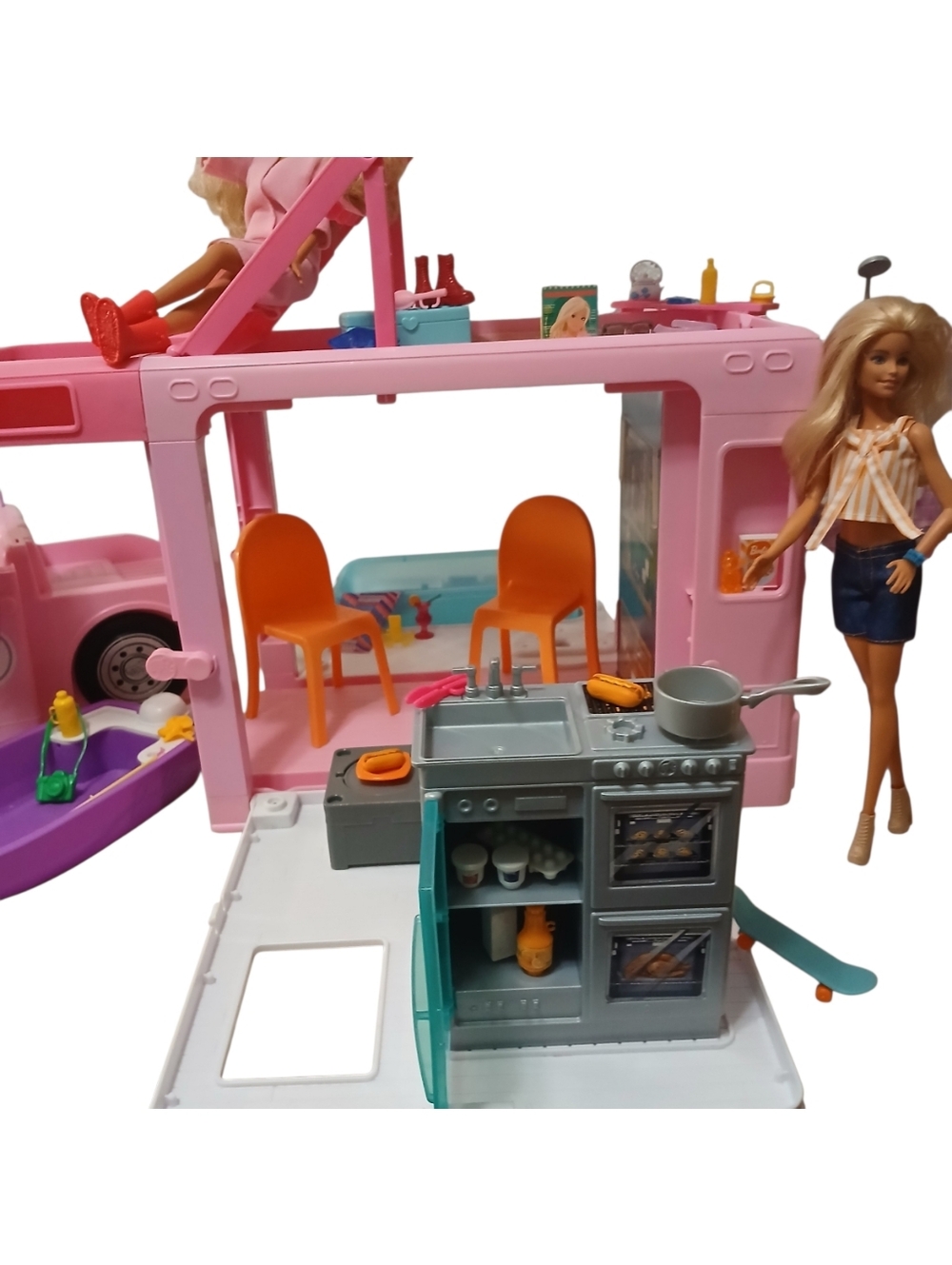 Barbie | Camper Toy Playset, 3-In-1 Dreamcamper w/ Accessories and 4 Barbie's - Picture 4 of 7